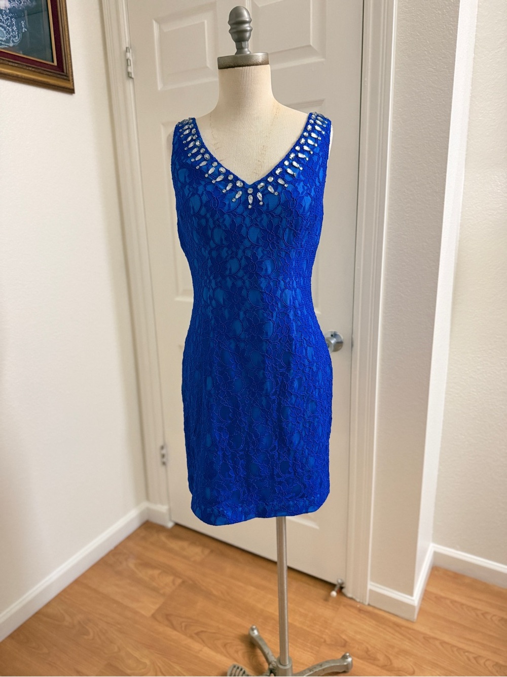 Women’s Sleeveless Lace Dress with Embellished V-Neck - Blue